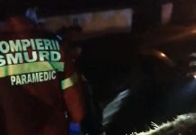 A intrat cu mașina într-un cap de pod. Pasager băgat în spital